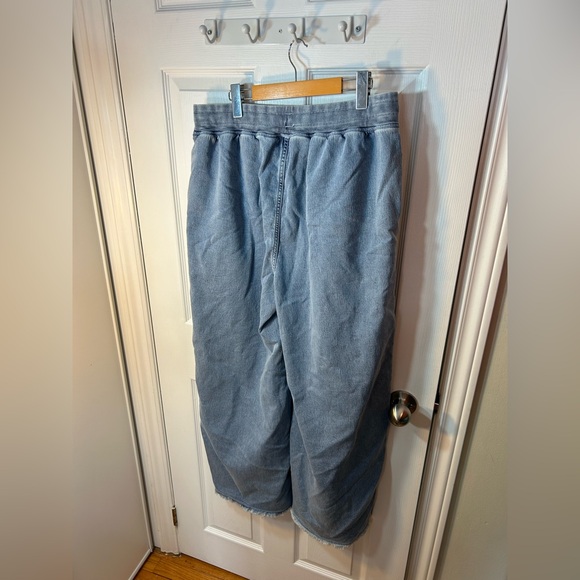 Aerie Wide Leg Barrel Leg pull on jeans size large - Picture 9 of 9